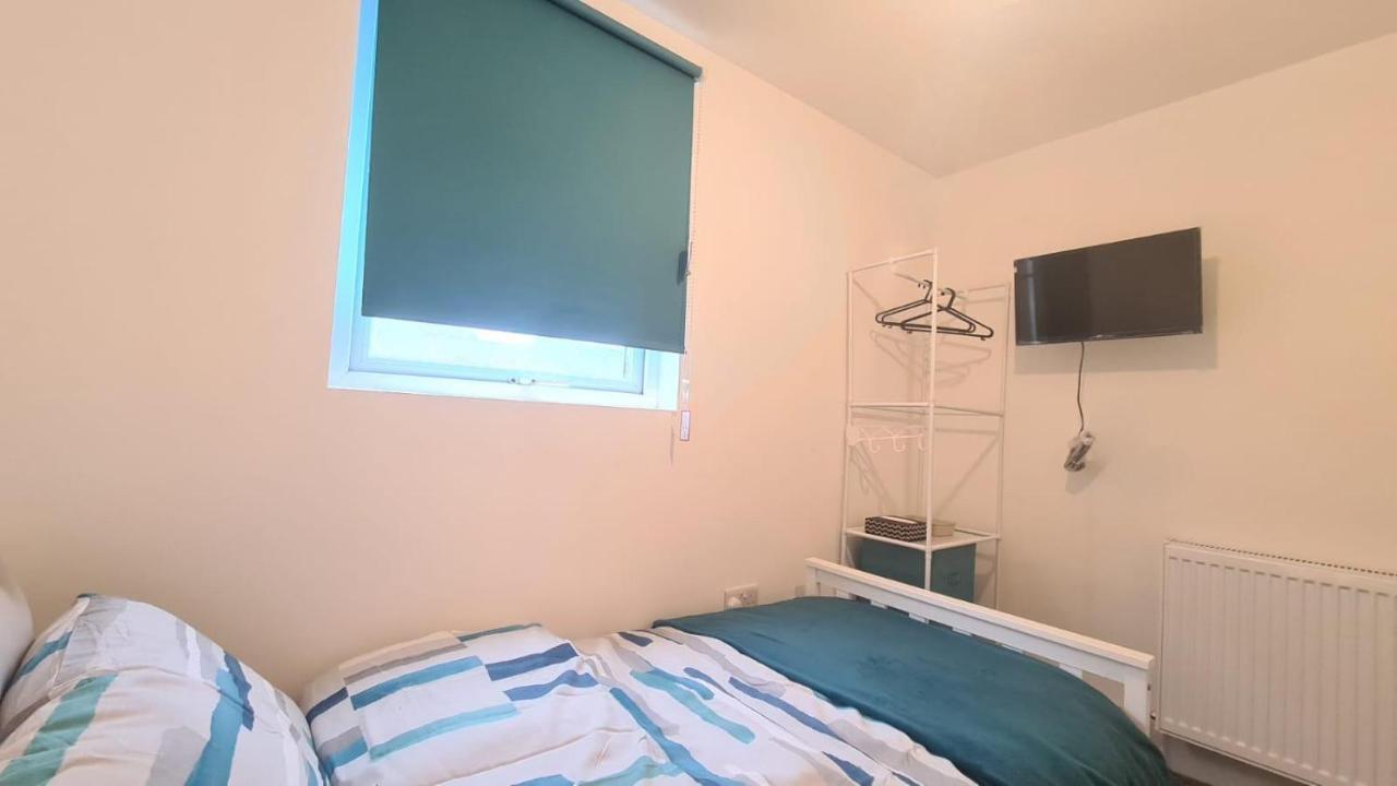 Cosy Single Room In Manor Park Лондон Экстерьер фото