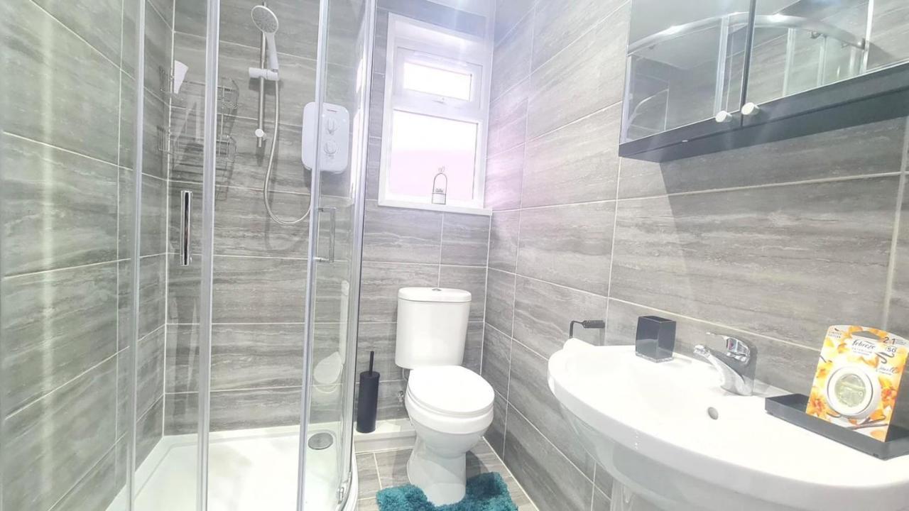 Cosy Single Room In Manor Park Лондон Экстерьер фото